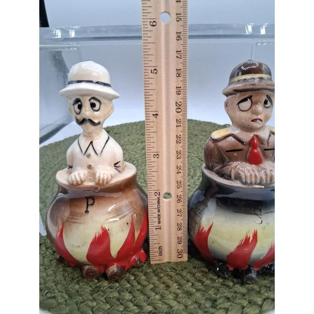 Stanley & Livingston Explorer Cannibal Cauldron Salt Pepper Shakers, Vintage Jap